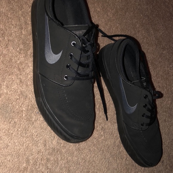 Casual Nike’s - Picture 2 of 5